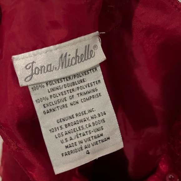 Red fancy lace kids dress - size 4 - Picture 5 of 5